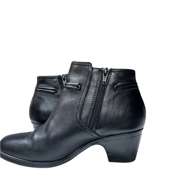 Clark’s Boots - Picture 2 of 3